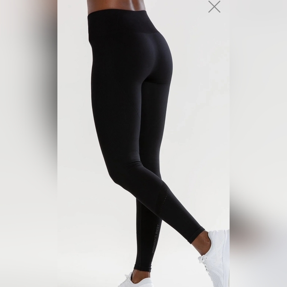 NWT WOMEN'S BEST Black Seamless Leggings Size Small - Picture 3 of 6